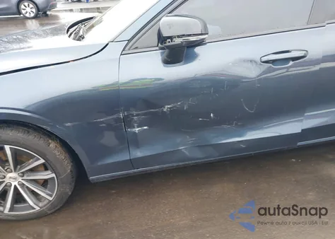 2022 Volvo S60 B5 Momentum z USA, uszkodzony, nr VIN 7JRL12FZXNG161953